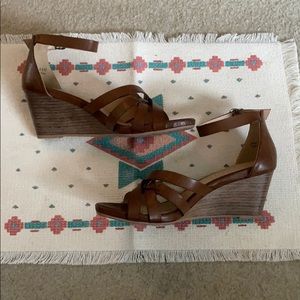 CL by Laundry wedges